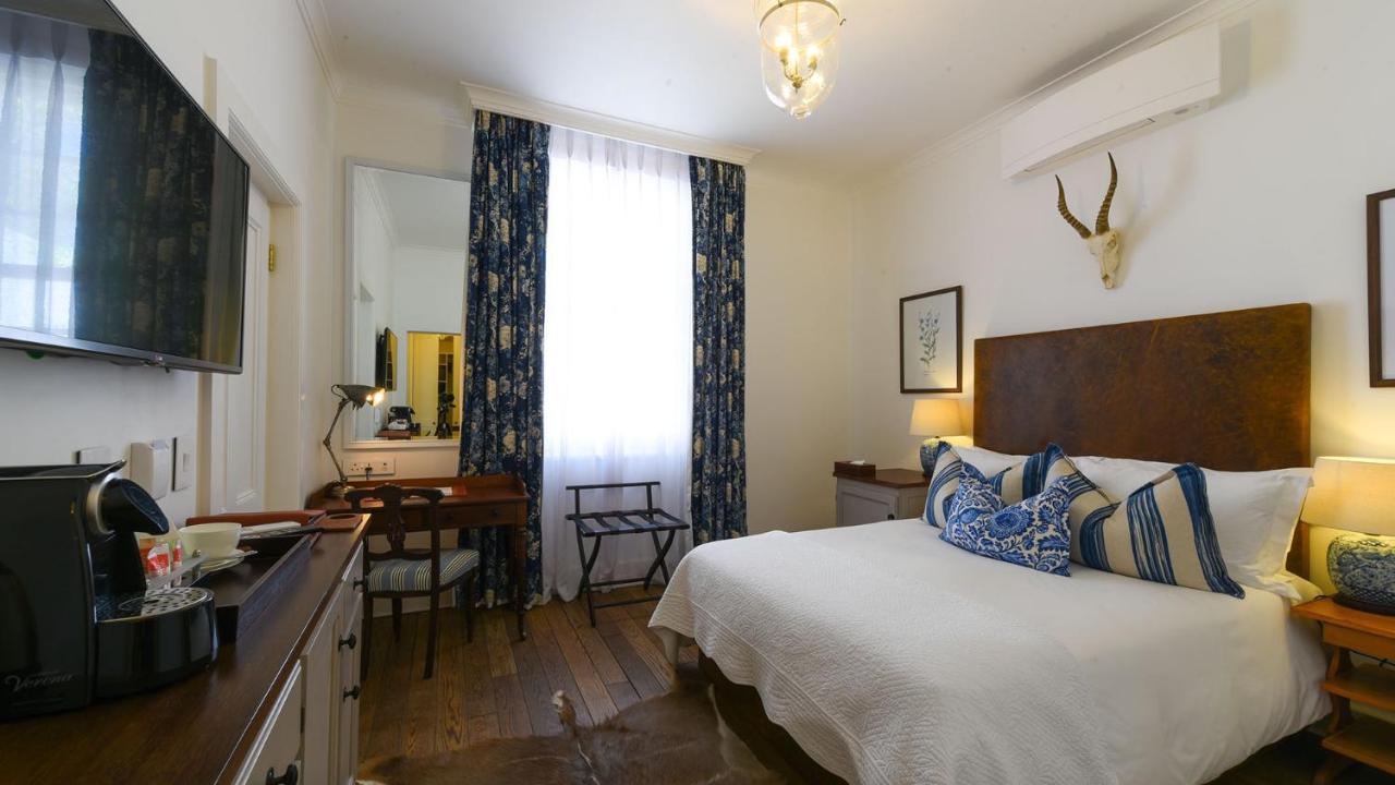 Drostdy Hotel Graaff-Reinet Екстериор снимка A room at the hotel