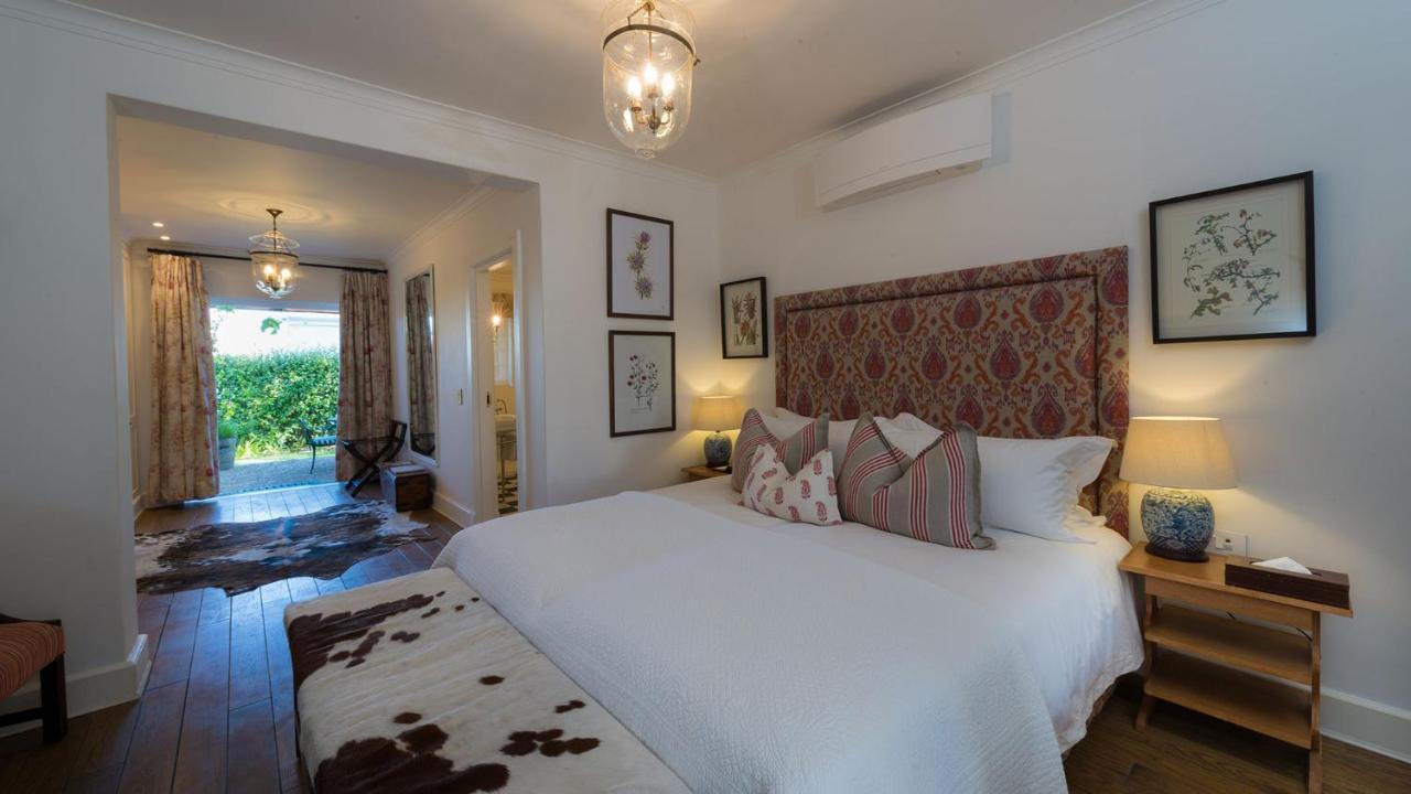 Drostdy Hotel Graaff-Reinet Екстериор снимка A bedroom at the Cape Heritage