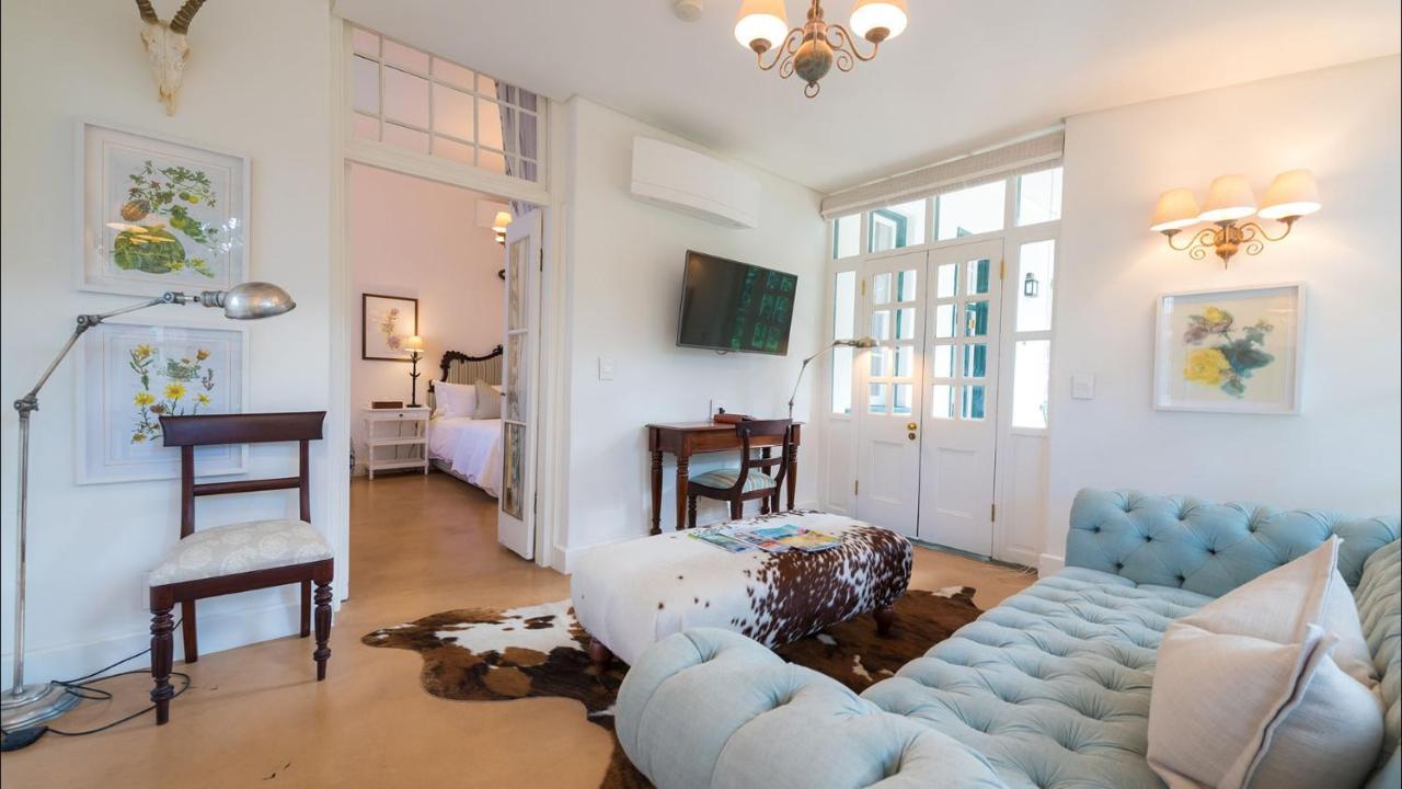 Drostdy Hotel Graaff-Reinet Екстериор снимка A living room in a typical apartment