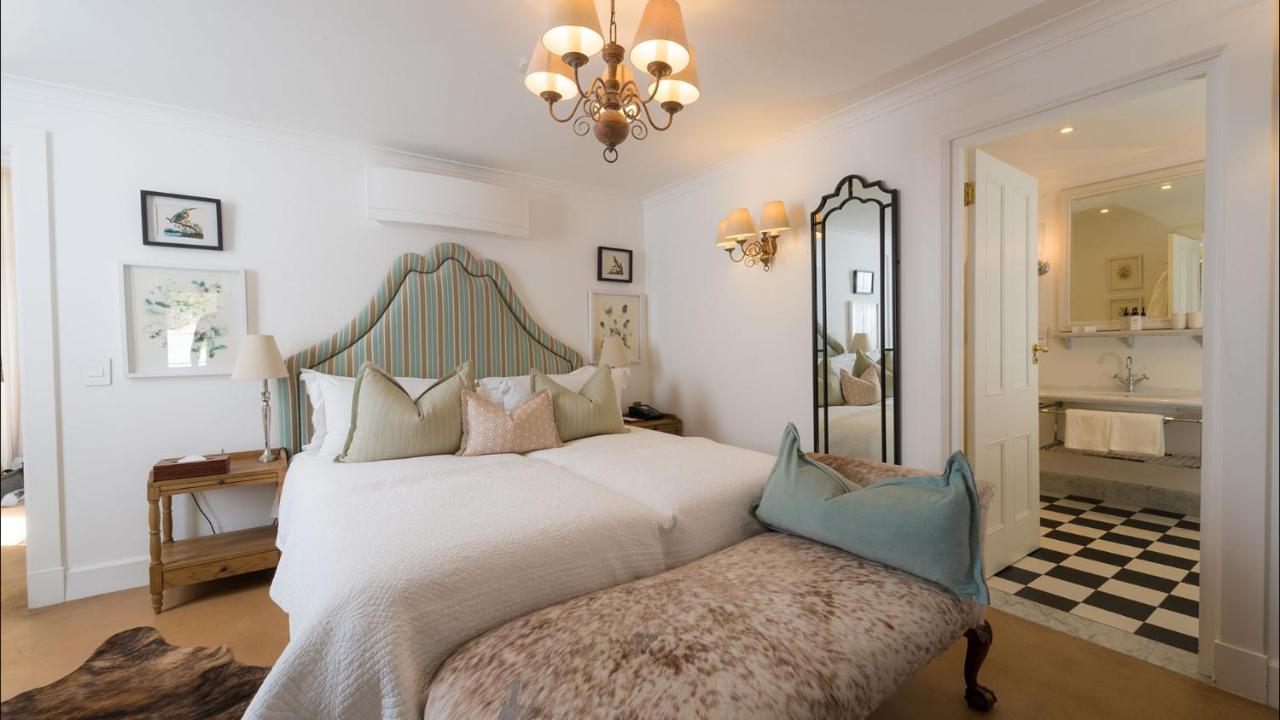 Drostdy Hotel Graaff-Reinet Екстериор снимка A bedroom at the hotel