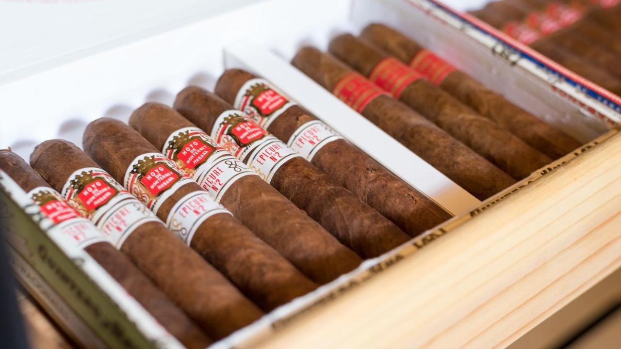 Drostdy Hotel Graaff-Reinet Екстериор снимка A box of cigars