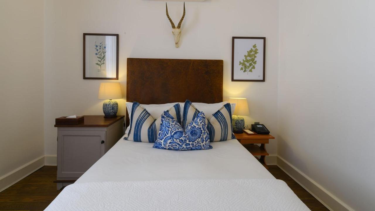 Drostdy Hotel Graaff-Reinet Екстериор снимка A bedroom at the hotel
