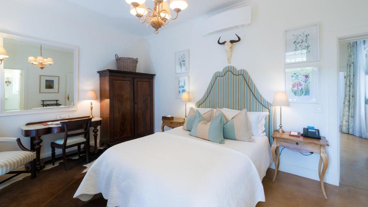 Drostdy Hotel Graaff-Reinet Екстериор снимка A bedroom at the Cape Heritage