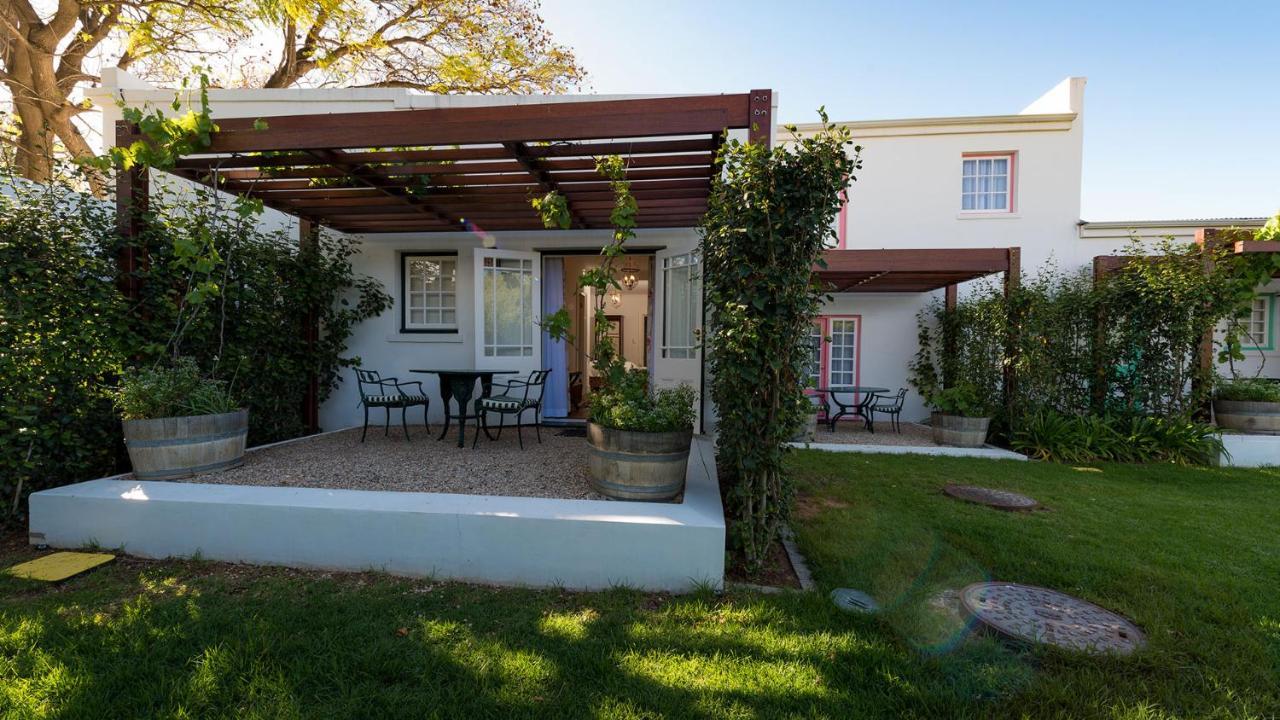 Drostdy Hotel Graaff-Reinet Екстериор снимка A pergola in a garden