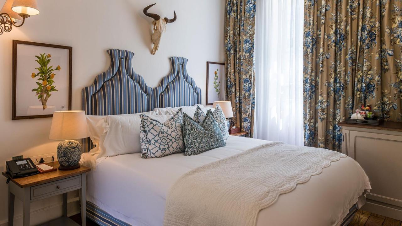Drostdy Hotel Graaff-Reinet Екстериор снимка A guest room at the Inn at 212