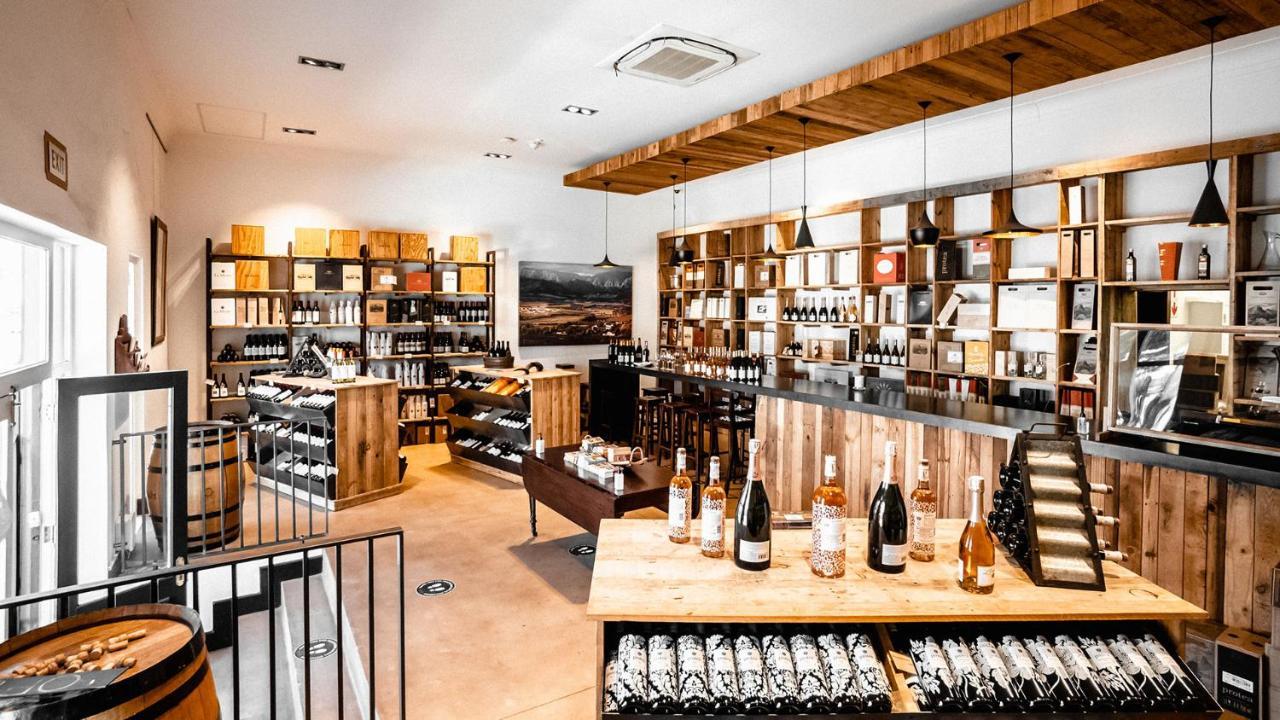 Drostdy Hotel Graaff-Reinet Екстериор снимка The interior of a wine shop in Germany