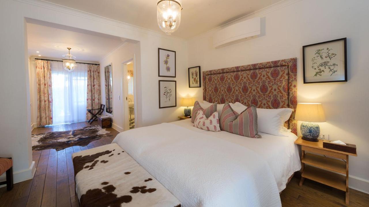 Drostdy Hotel Graaff-Reinet Екстериор снимка A bedroom at the Cape Heritage