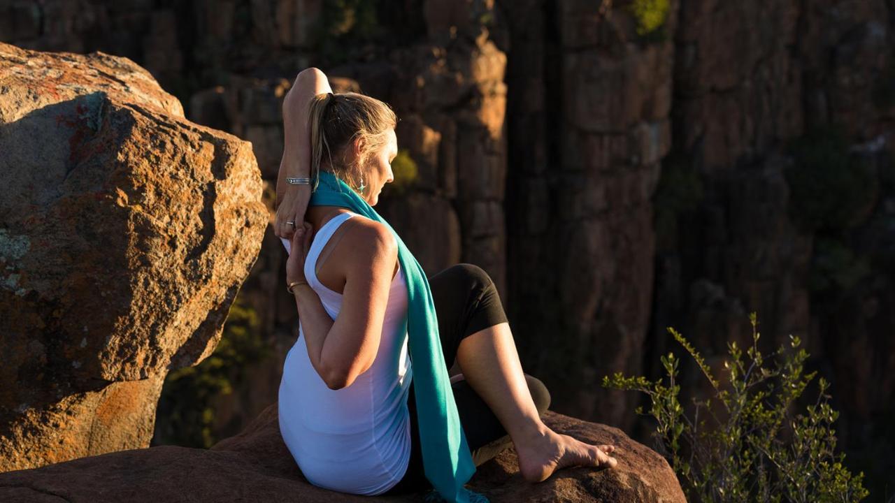 Drostdy Hotel Graaff-Reinet Екстериор снимка A woman practicing yoga