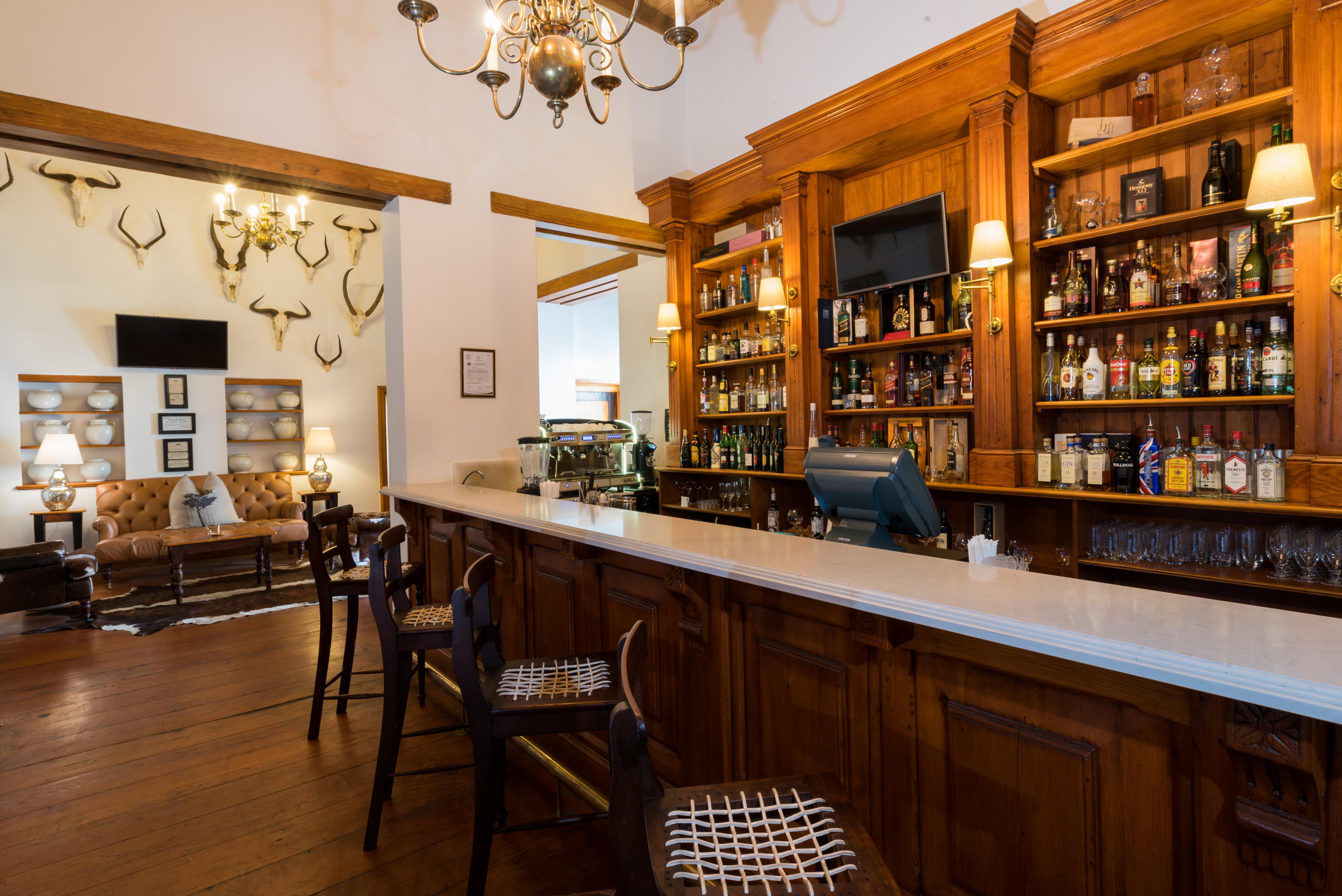 Drostdy Hotel Graaff-Reinet Екстериор снимка The bar at the hotel